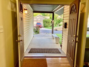 16 Aquarius Ct in Silver Spring, MD - Building Photo - Building Photo