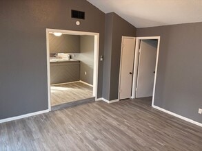 104 W Bennett St in McCausland, IA - Building Photo - Building Photo