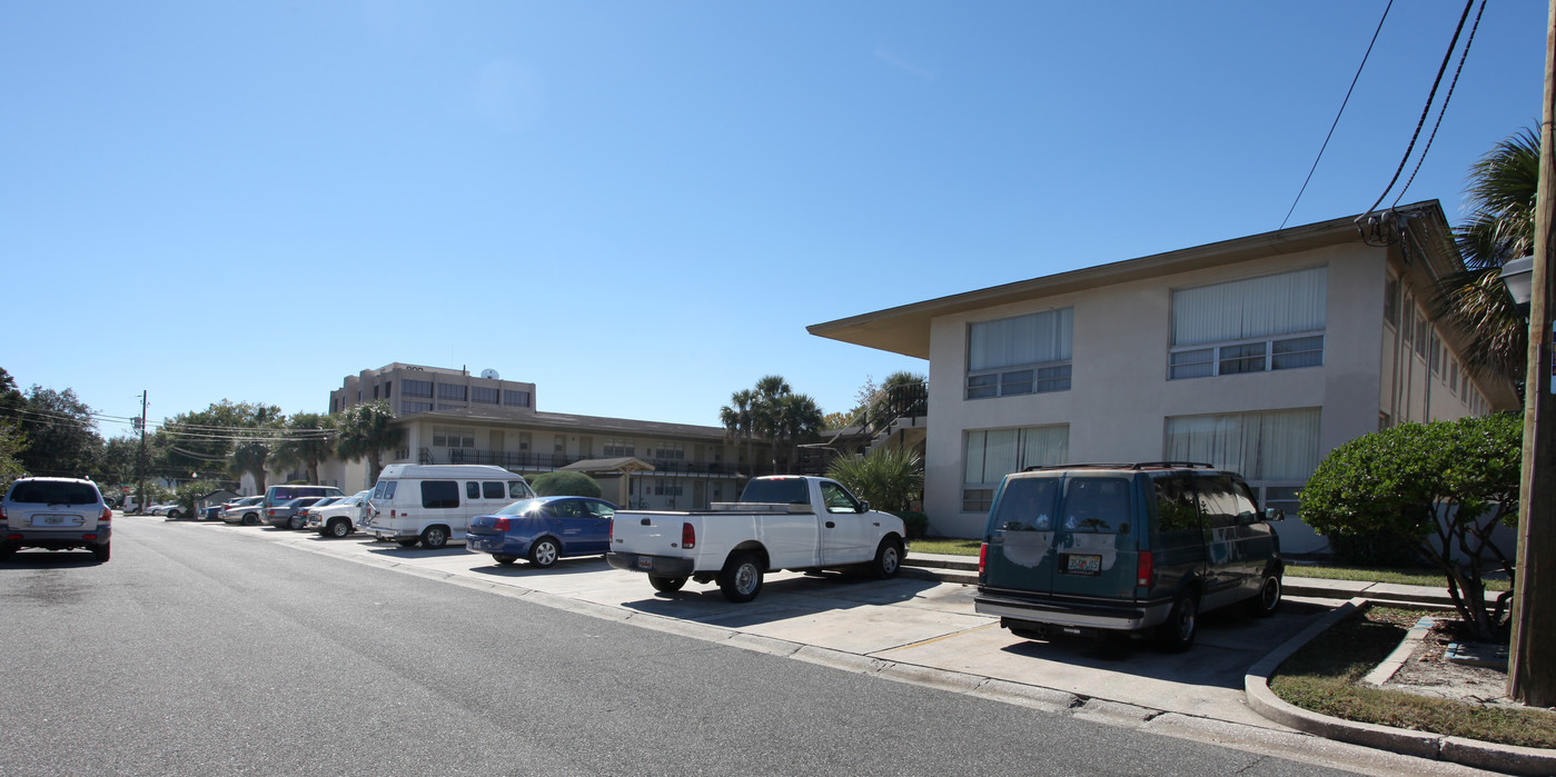 Monterey Manor Apartments in Jacksonville, FL - Foto de edificio