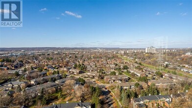 1270 Maple Crossing Blvd in Burlington, ON - Building Photo - Building Photo