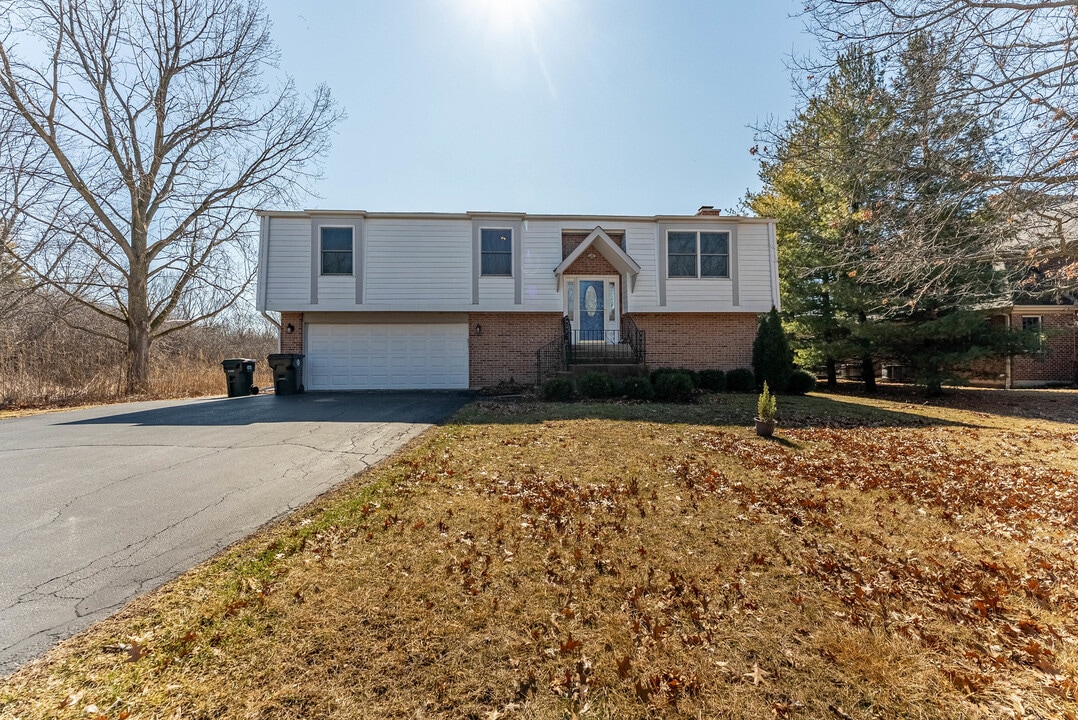 105 Roxborough Pl in Inverness, IL - Foto de edificio