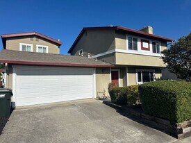 106 Gill Way in Benicia, CA - Building Photo