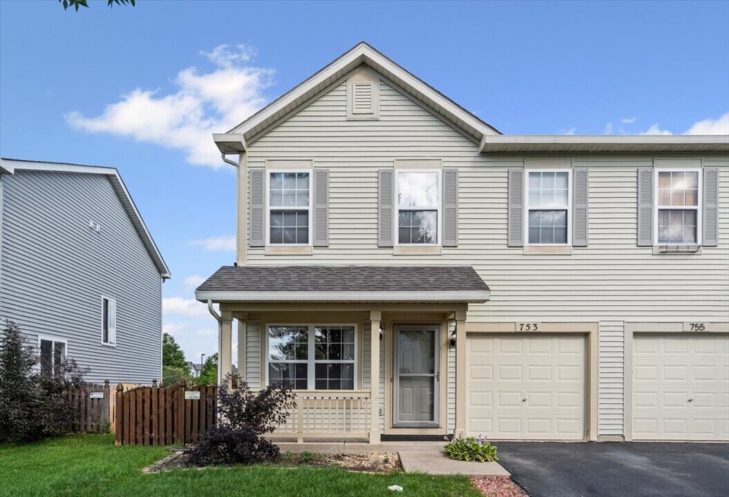 753 Zachary Dr in Romeoville, IL - Building Photo