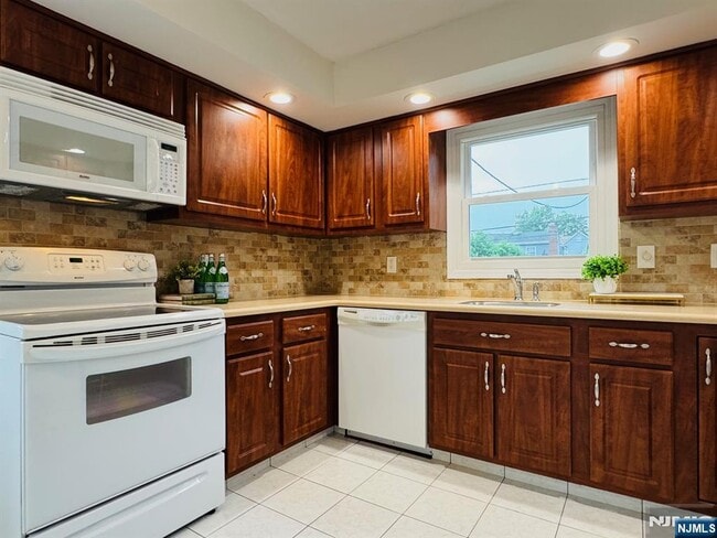 658 Garden in Maywood, NJ - Foto de edificio - Building Photo
