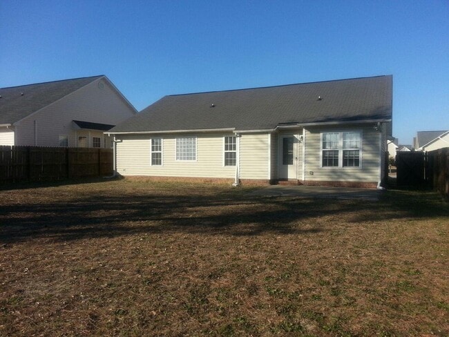 1469 Middlesbrough Dr in Fayetteville, NC - Building Photo - Building Photo