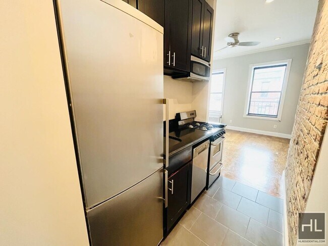 Elizabeth Street, Unit 6A in New York, NY - Building Photo - Building Photo