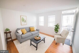 2517 Emerald St in Philadelphia, PA - Building Photo - Building Photo