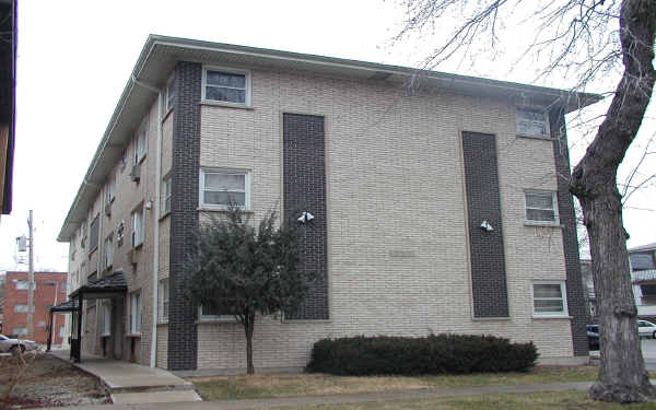 33 Rockford Ave in Forest Park, IL - Foto de edificio