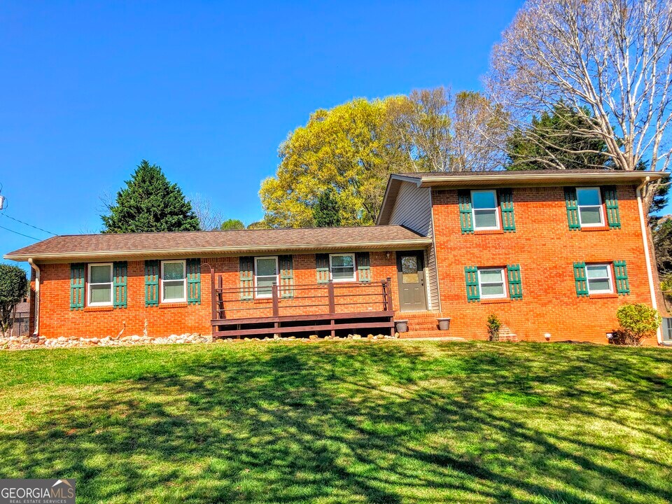 5030 Strickland Rd in Gainesville, GA - Building Photo