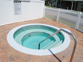 2 Kimberly Ct in Daytona Beach, FL - Building Photo - Building Photo