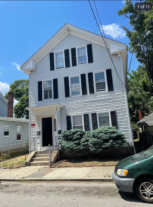 8 Bagley St in Pawtucket, RI - Building Photo