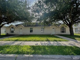 11 La Mancha Dr in Edinburg, TX - Building Photo