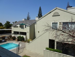 Village Pointe Apartments in Carmichael, CA - Building Photo - Building Photo