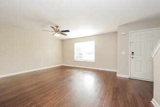 702 Holland Ridge Dr in La Vergne, TN - Building Photo - Building Photo
