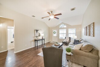 22015 Falvel Dr in Spring, TX - Building Photo - Building Photo