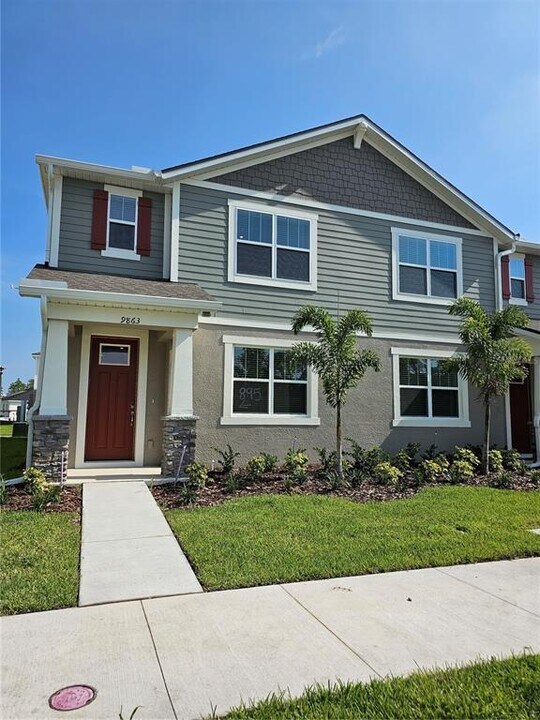 9863 Walkway Dr in Orlando, FL - Building Photo