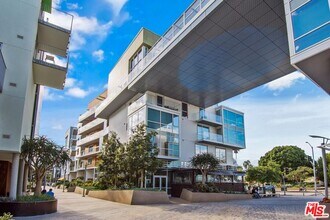 1705-1725 Ocean Ave in Santa Monica, CA - Building Photo - Building Photo