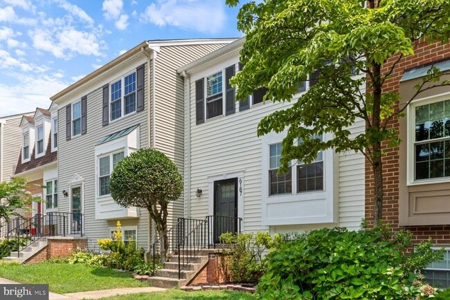 property at 6187 Green Hollow Ct