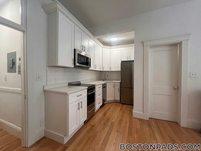 26 Hemenway St, Unit 1 in Boston, MA - Building Photo - Building Photo