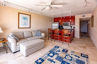 2506 N Rocky Point Dr in Tampa, FL - Building Photo - Building Photo
