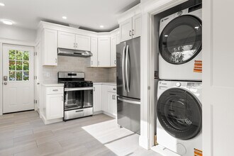 44 Winter St, Unit 1 in Medford, MA - Building Photo - Building Photo