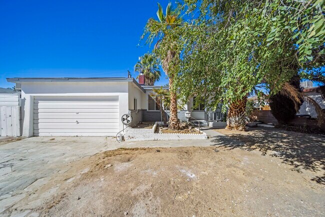 44335 Kirkland Ave in Lancaster, CA - Building Photo - Building Photo