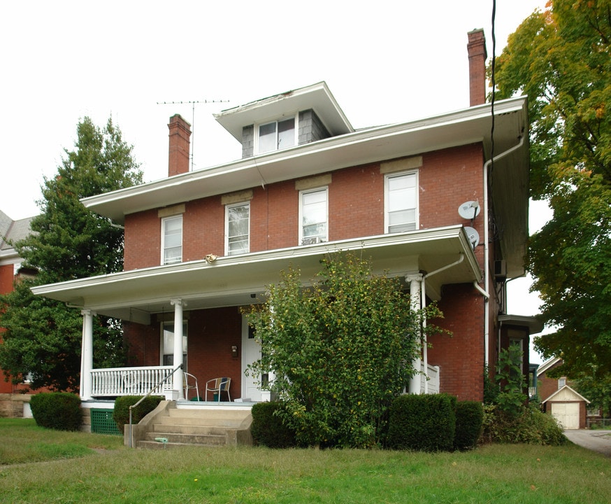 1404 Virginia St E in Charleston, WV - Building Photo
