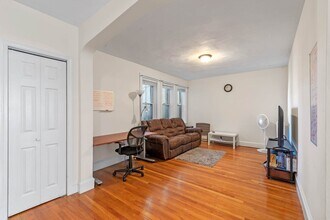 1666 Commonwealth Ave in Boston, MA - Building Photo - Building Photo