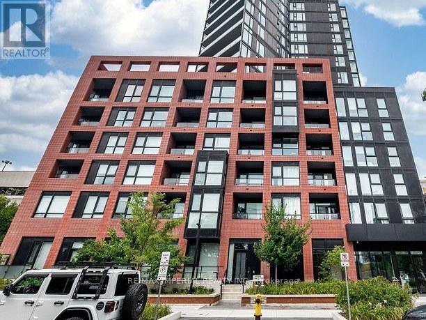 8 Tippett Rd in Toronto, ON - Building Photo - Building Photo
