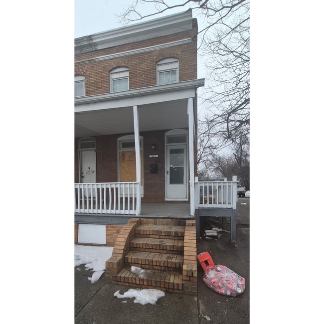 property at 627 S Pulaski St