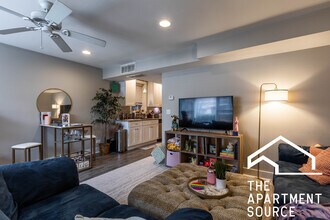 2449 N Ashland Ave, Unit one in Chicago, IL - Building Photo - Building Photo
