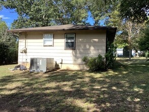 7488 Davis Mill Rd in Harrison, TN - Foto de edificio - Building Photo