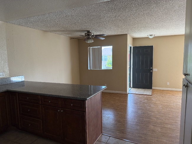324 Victoria St in Costa Mesa, CA - Building Photo - Building Photo