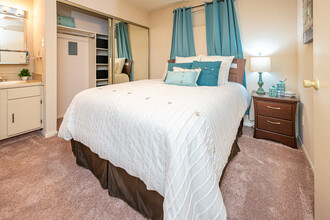 Polo Run Apartments in Metairie, LA - Building Photo - Interior Photo