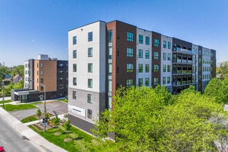 Six Nine Nine Niagara in Welland, ON - Building Photo - Building Photo