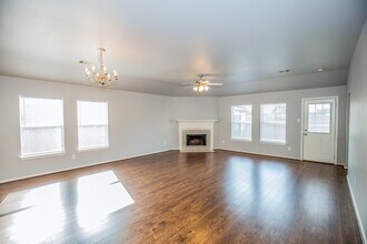 26945 Kings Crescent Dr in Kingwood, TX - Building Photo - Building Photo