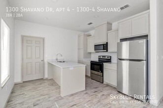 1300 Shavano Dr in Edinburg, TX - Building Photo - Building Photo