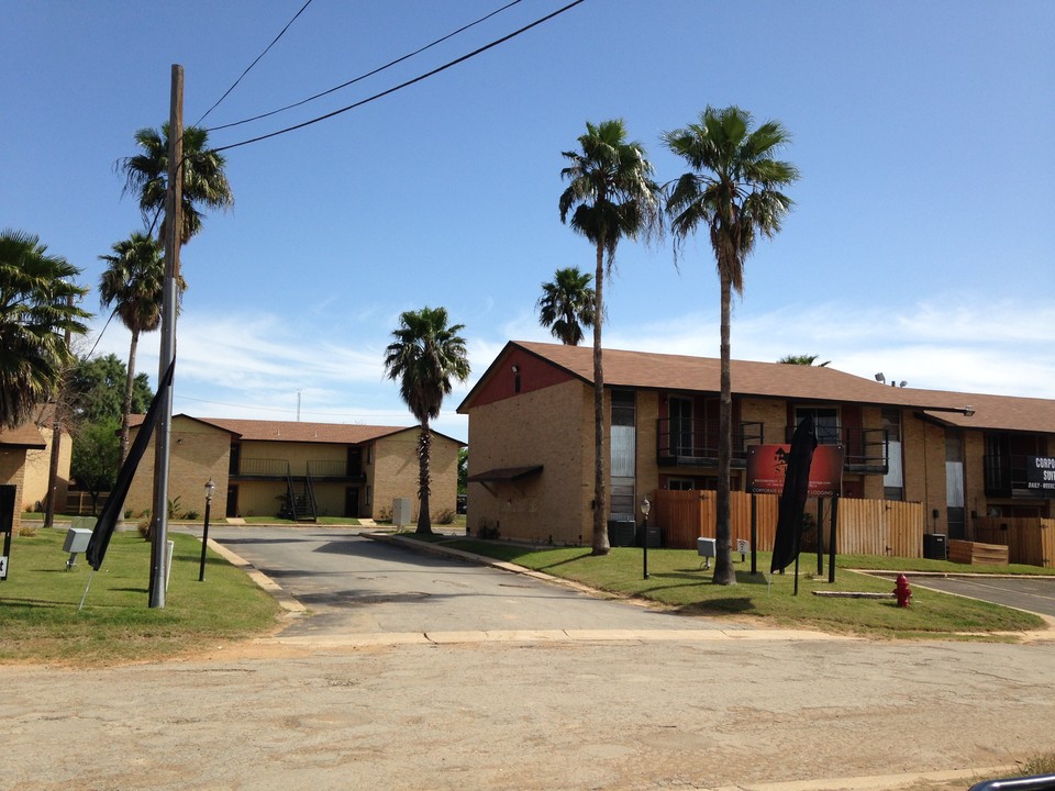 Summer Hill Apartments in Cotulla, TX - Building Photo