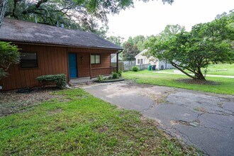 1500 Twin Lakes Cir in Tallahassee, FL - Building Photo - Building Photo