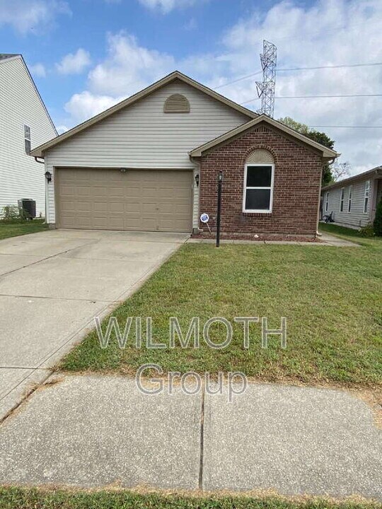 5251 Bluff View Dr in Indianapolis, IN - Foto de edificio