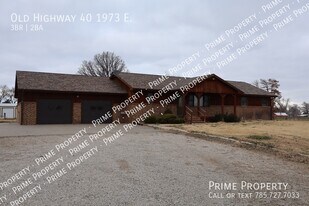 1973 E Old Hwy 40 in New Cambria, KS - Building Photo