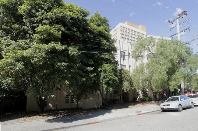 251 Park View Ter in Oakland, CA - Foto de edificio - Building Photo