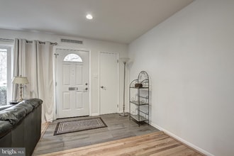 4700 Parkman Ct in Annandale, VA - Building Photo - Building Photo
