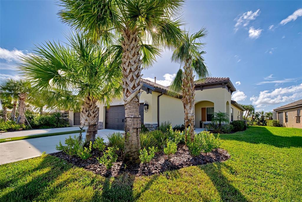 233 Palidoro Cir in Nokomis, FL - Building Photo