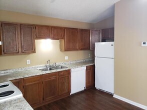 230 Briarcliff Dr in Youngsville, LA - Foto de edificio - Building Photo