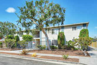 12939 Bonaparte Ave in Los Angeles, CA - Building Photo - Building Photo