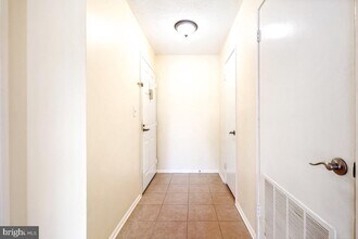 5903 Mt Eagle Dr in Alexandria, VA - Building Photo - Building Photo