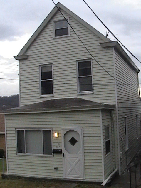 1 Ogden St in Carnegie, PA - Building Photo