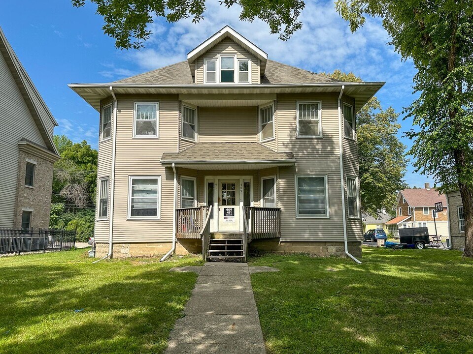 411 Welch Ave in Ames, IA - Building Photo