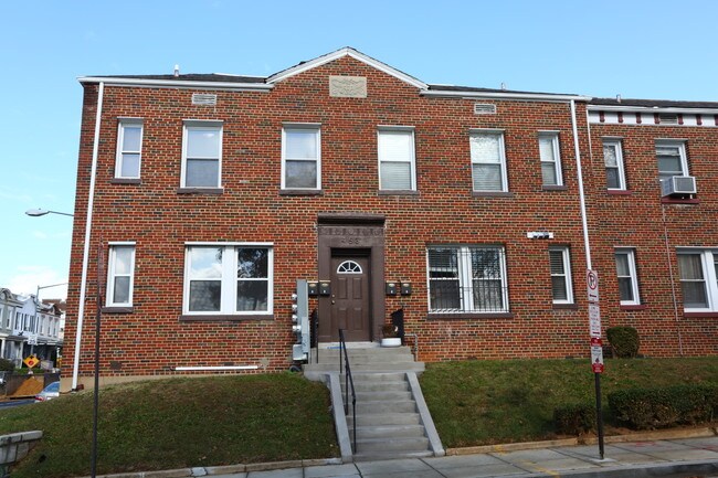 453 Manor Pl NW in Washington, DC - Building Photo - Building Photo
